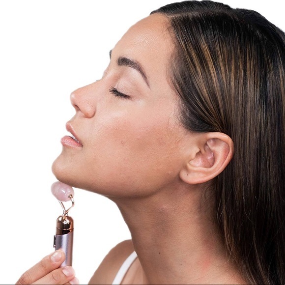 The Flawless Contour Facial Roller - Picture 5 of 6